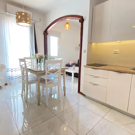 Happy Days Apartment *