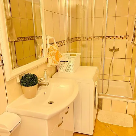 Happy Days Apartment