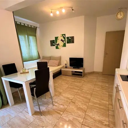 Apartment Happy Days *