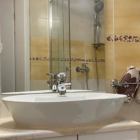 Happy Days Apartment