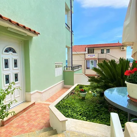 Apartment Happy Days *