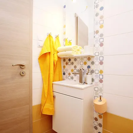 Happy Days Apartment