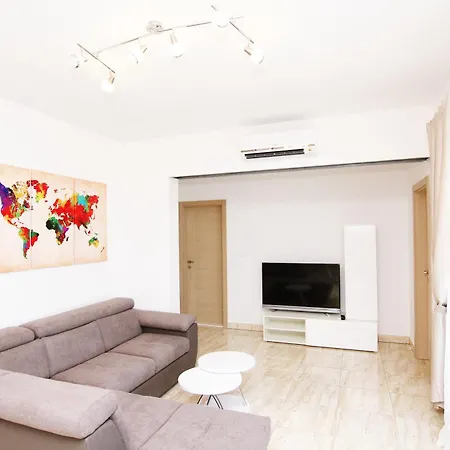 Happy Days Apartment