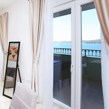 Apartment Happy Days *