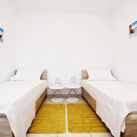 Apartment Happy Days *