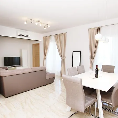 Apartment Happy Days