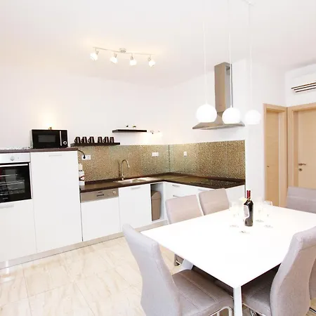 Apartment Happy Days *