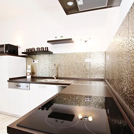 Happy Days Apartment *