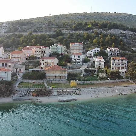 Apartment Happy Days *