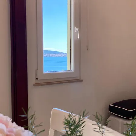 Happy Days Apartment